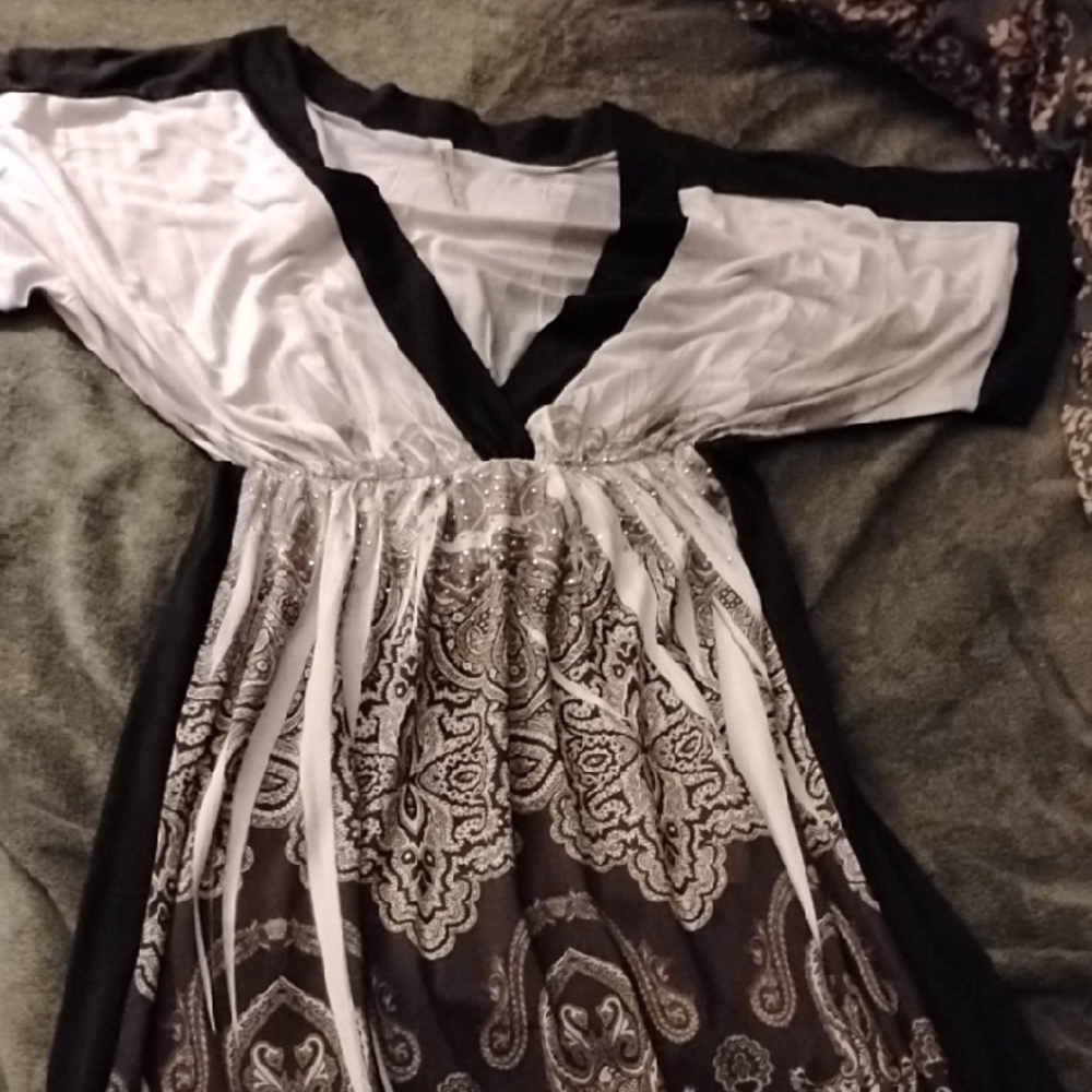 Stylish Black and White Paisley V-Neck Dress